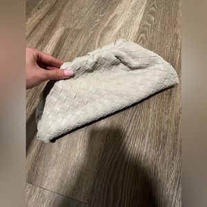 Pouch beige-white bag